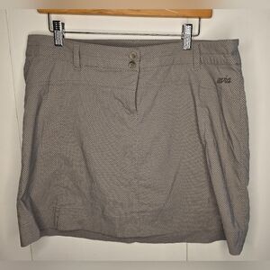 Avia athletic grey skort lg, with zipper fly and pocket, belt loops. Well made
